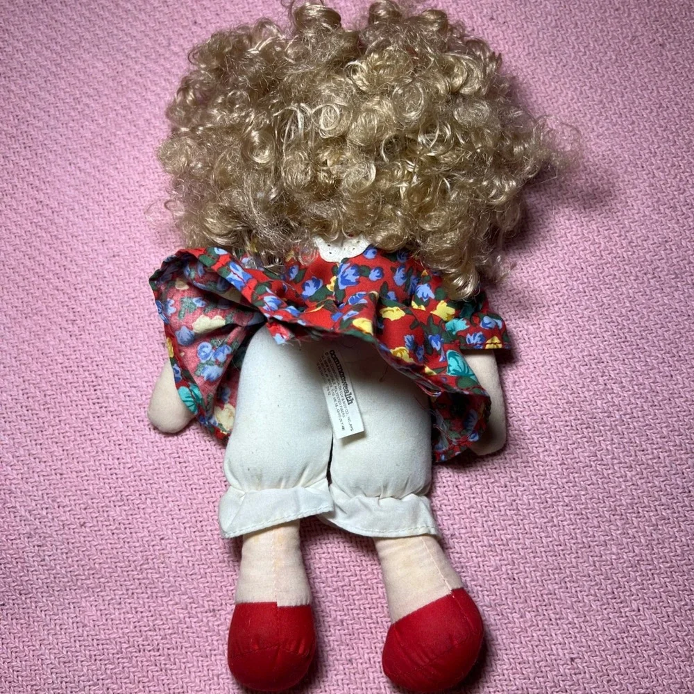Vintage 1992 Commonwealth Toy Rag Doll Blonde Curly Hair‎ Floral Dress 12 Inch